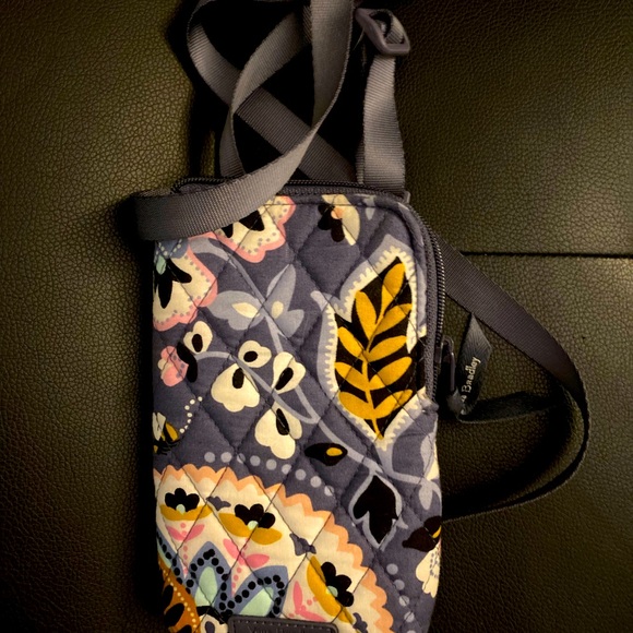 Nearly new Vera Bradley cell mini bag.  Used once and it is in perfect condition - Picture 1 of 4